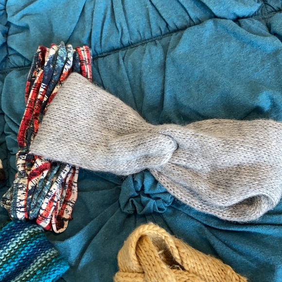 8 assorted headbands/ear covers - Picture 5 of 8